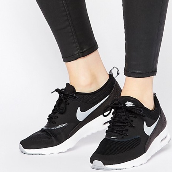 nike thea womens black white